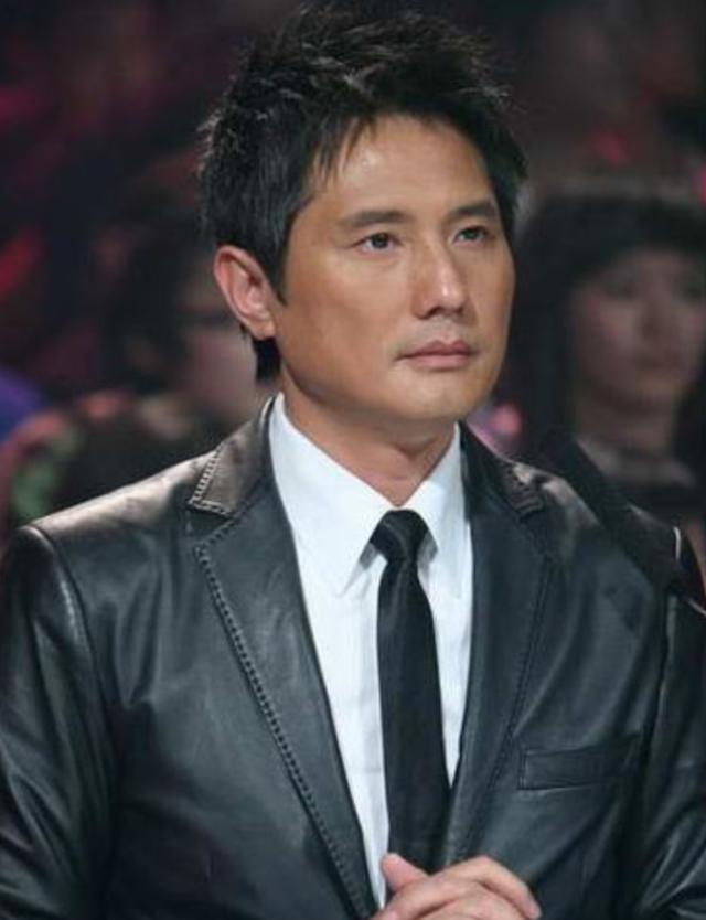 52岁音乐人包小松娶美女主播为妻交往首年已求婚苦等13年终如愿