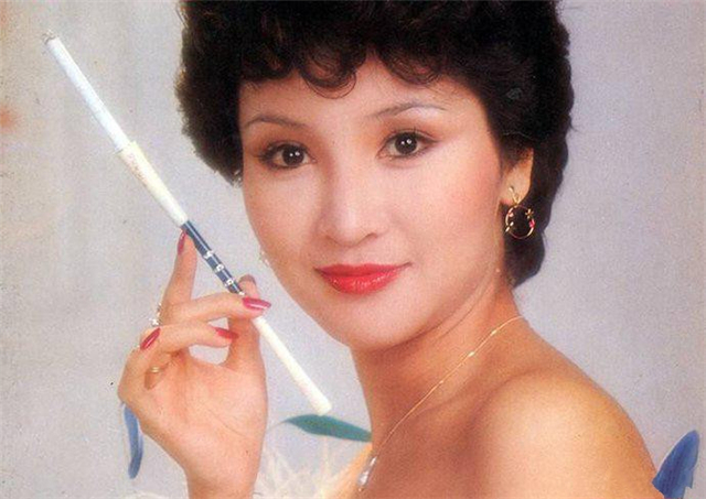 狄波拉精彩的人生22岁成为港姐28岁嫁给谢贤29岁生下谢霆锋