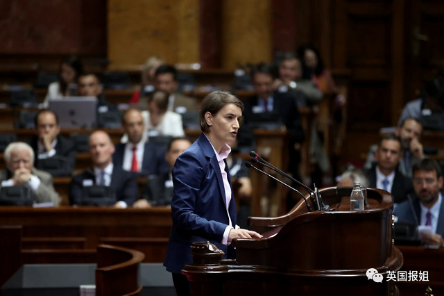 塞尔维亚女总理又美又飒在保守国家公开出柜人生太传奇