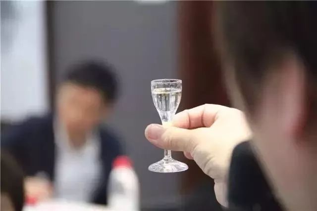 酒,不该是独自一人自斟自酌__凤凰网