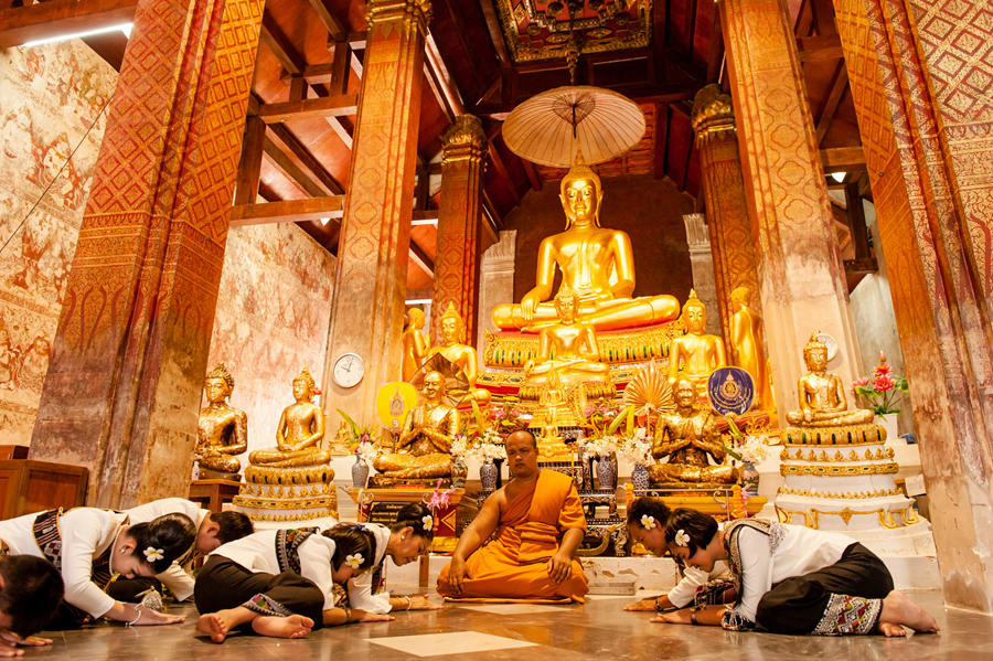 去泰国旅游,曼谷四面佛是必去的景点,拜佛心愿达成后记得要还愿