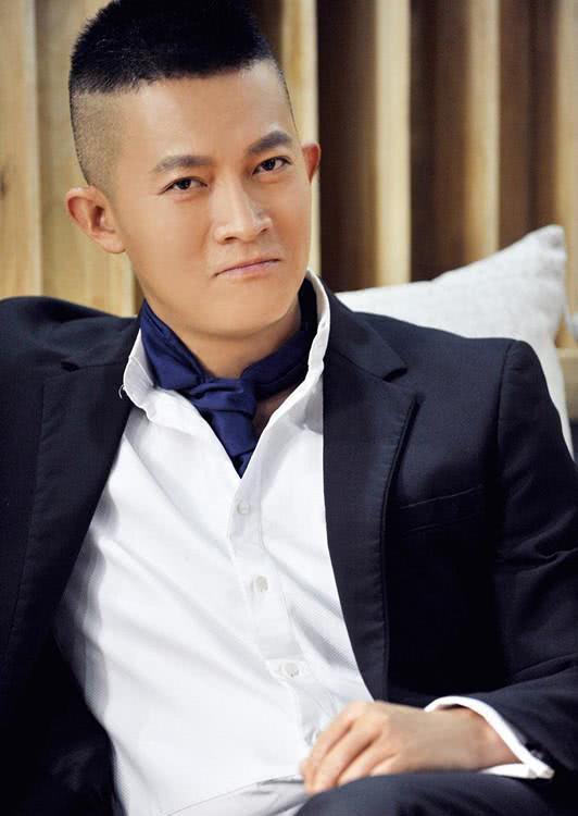 杨志刚拍戏从不在乎片酬,唯独一个条件:总要带上老婆一起