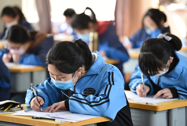 4,端正学习的态度 初三阶段的学习态度真的是非常重要,学生们在这一