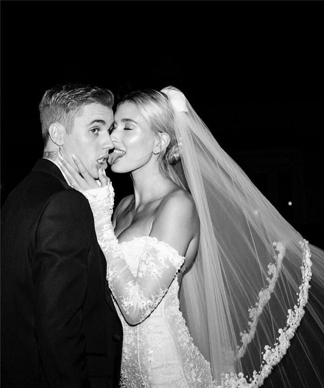 贾斯汀比伯晒私人飞机炫富,妻子海莉出镜秀恩爱__凤凰网