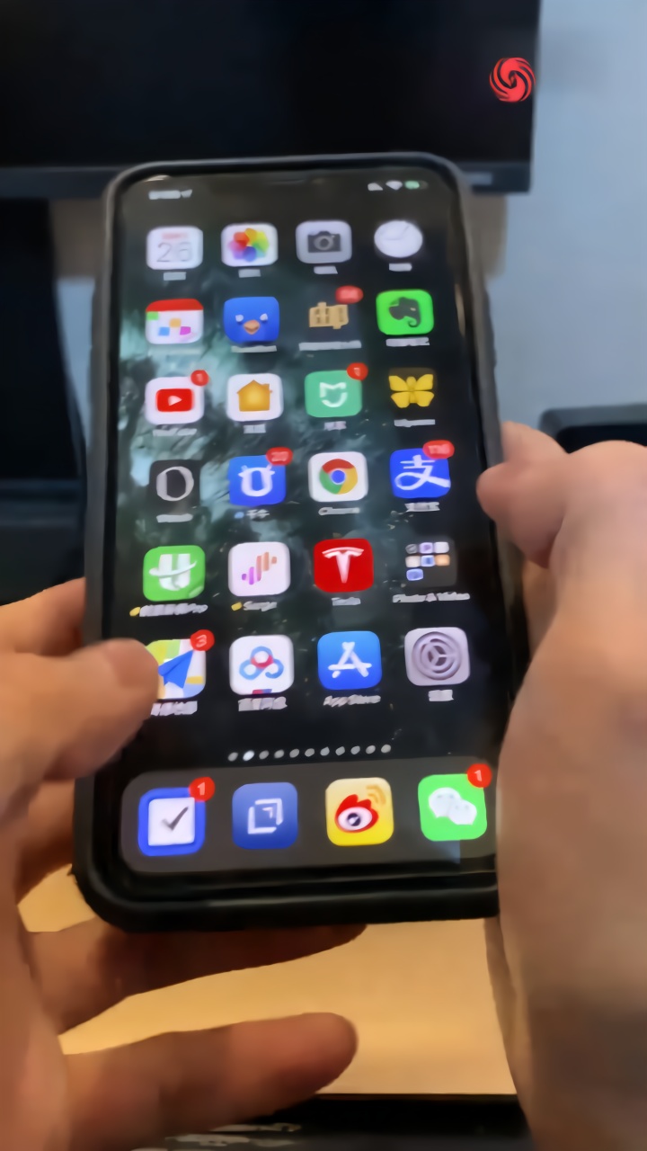 给大家欣赏一下 iOS 13 动画被手势打断后的处理方式