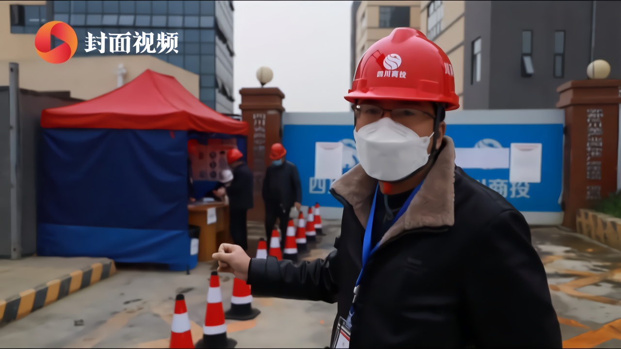 川菜产业园标准厂房建设项目复工 施工人员间隔1米