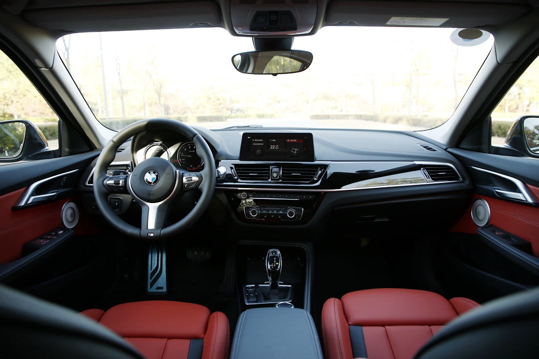 懂潮流,有个性体验bmw 2021款125i m运动曜夜版