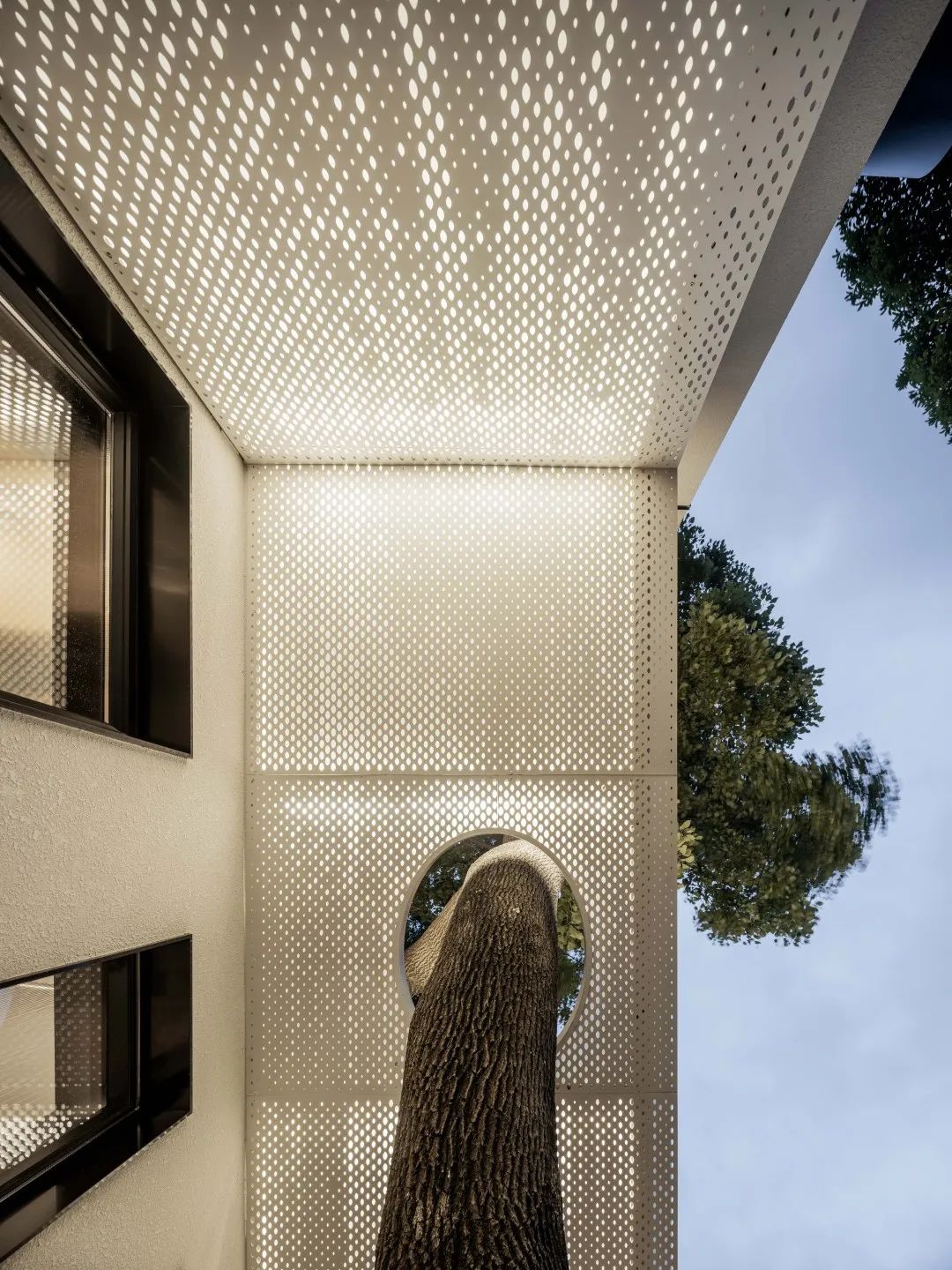 悬浮楼梯:120mm老墙挑800mm踏步