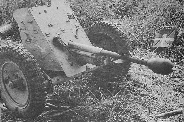 插在pak35/36型反坦克炮炮口上的41型杆式榴弹