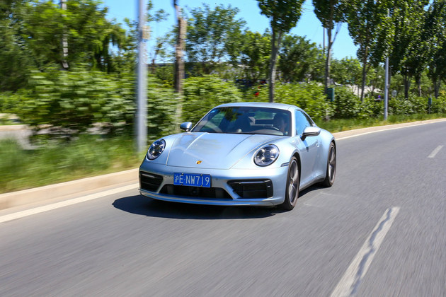 可甜可炸 试驾体验保时捷911 Carrera S