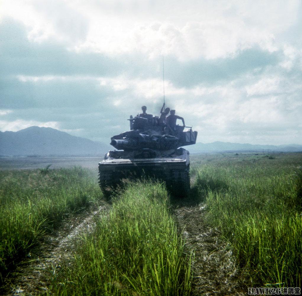 活跃在越南的152神教美军m551谢里登坦克率队巡逻