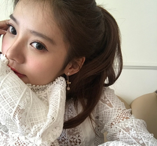 黄轩因传闻被殃及上热搜时, 夏夏的前任poka也发博表示是误会而已.