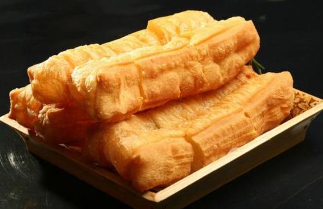 油条的来历你知道吗?起源与秦桧有关,内幕大揭开