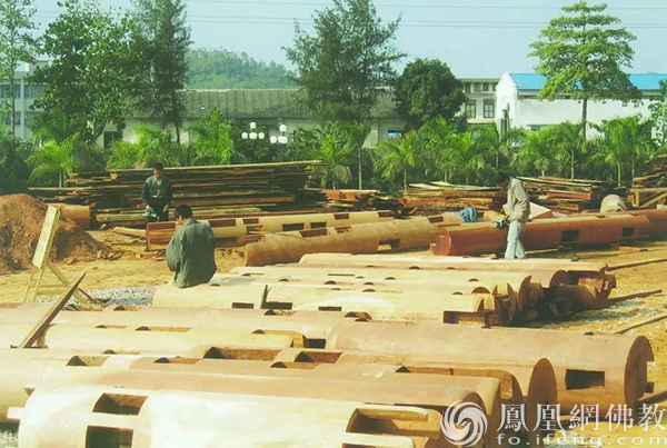 工程材料设备（图片来源：凤凰网佛教 摄影：广州华严寺）