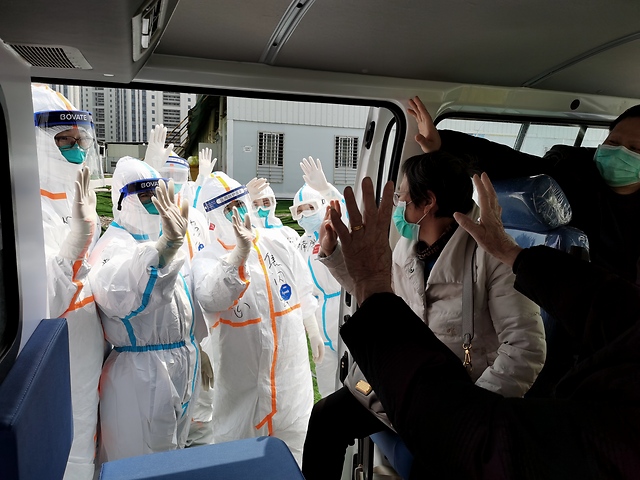 雷神山第三批国家医疗队返程 全医院还剩47名患者
