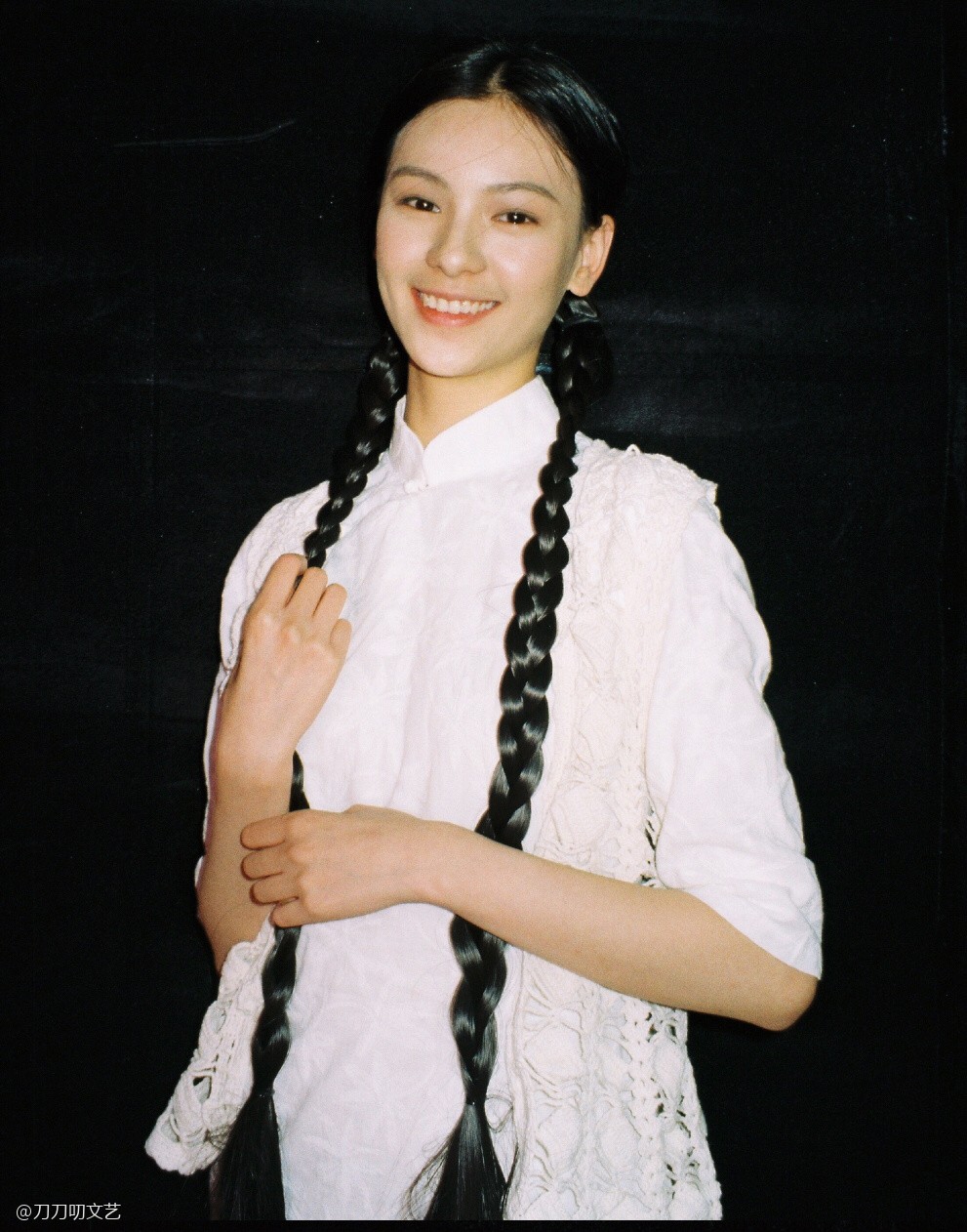 艳压关晓彤撞脸章子怡周韵这位21岁新人或将出演流浪地球2