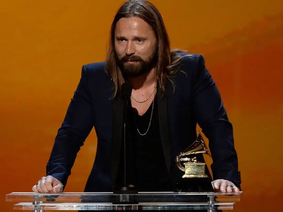 这首歌曲是lady gaga首次和超一线制作人max martin合作