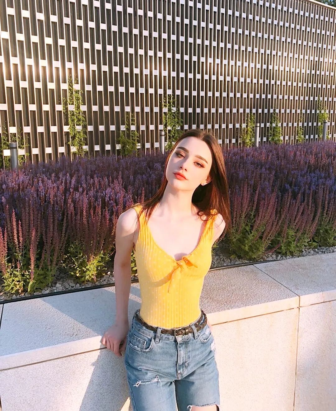 蜂腰翘臀性感火辣21岁少女用身材证明为什么男人独爱俄罗斯姑娘