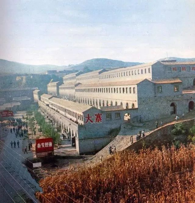 老照片:60年代真实的大寨村,在充满希望的田野上