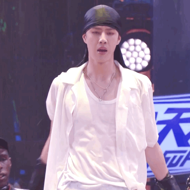 有一种惊艳叫作王一博的女装_凤凰网时尚_凤凰网