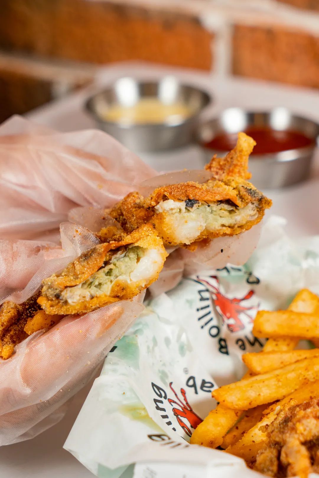 火爆加州的 boiling crab 宝灵蟹落户太仓路