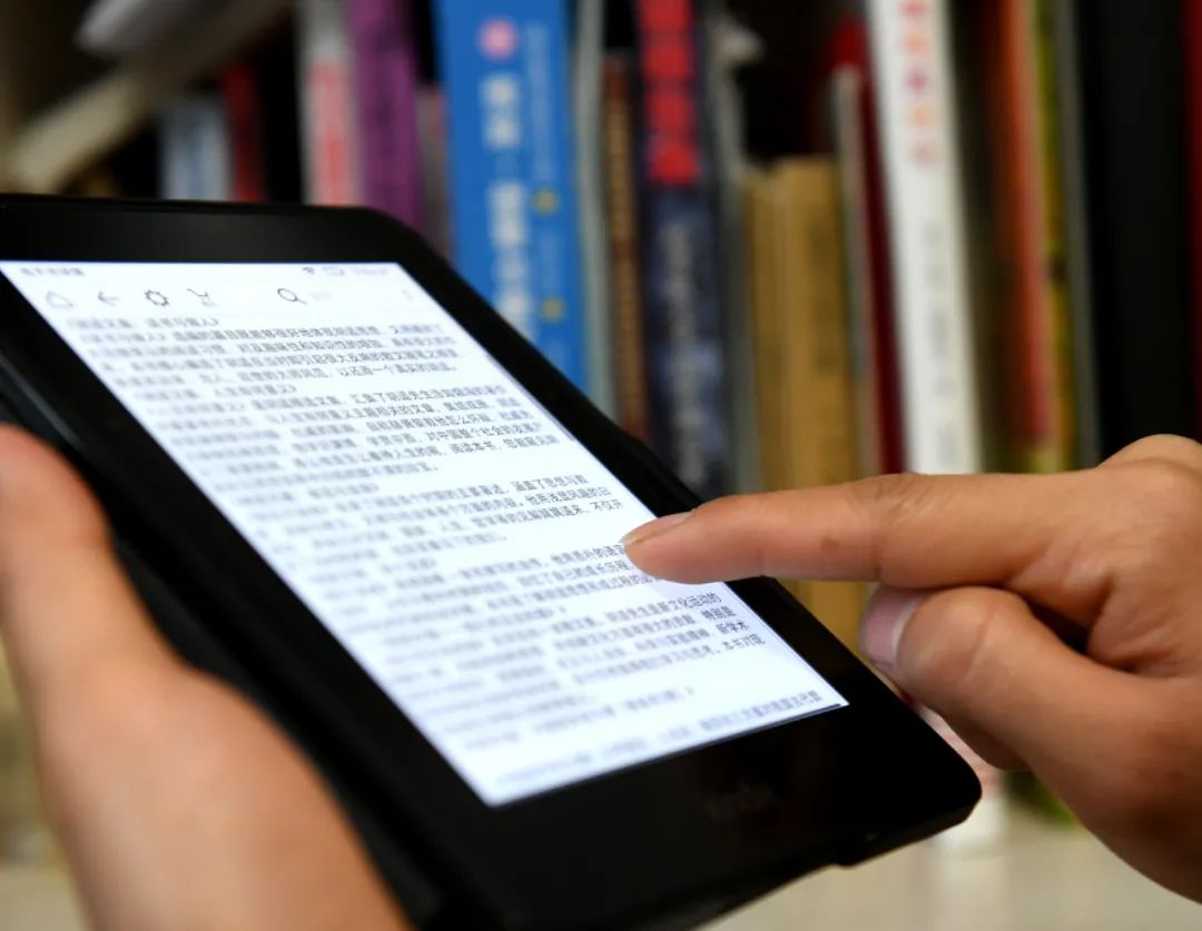 躺赚60万!杭州小伙攒了上万本电子书"创业",结局让人意外