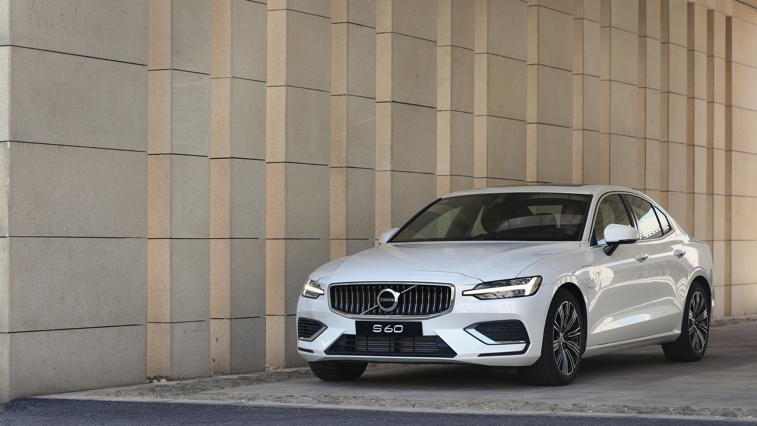 和这辆车一起去"跑山",尽享驾驭激情 体验新沃尔沃s60