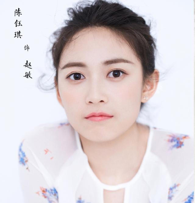 也许是意识到陈钰琪的星相不太明显,唐嫣现在也开始转而培养旗下的