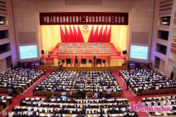 山东省政协十二届三次会议在济南开幕