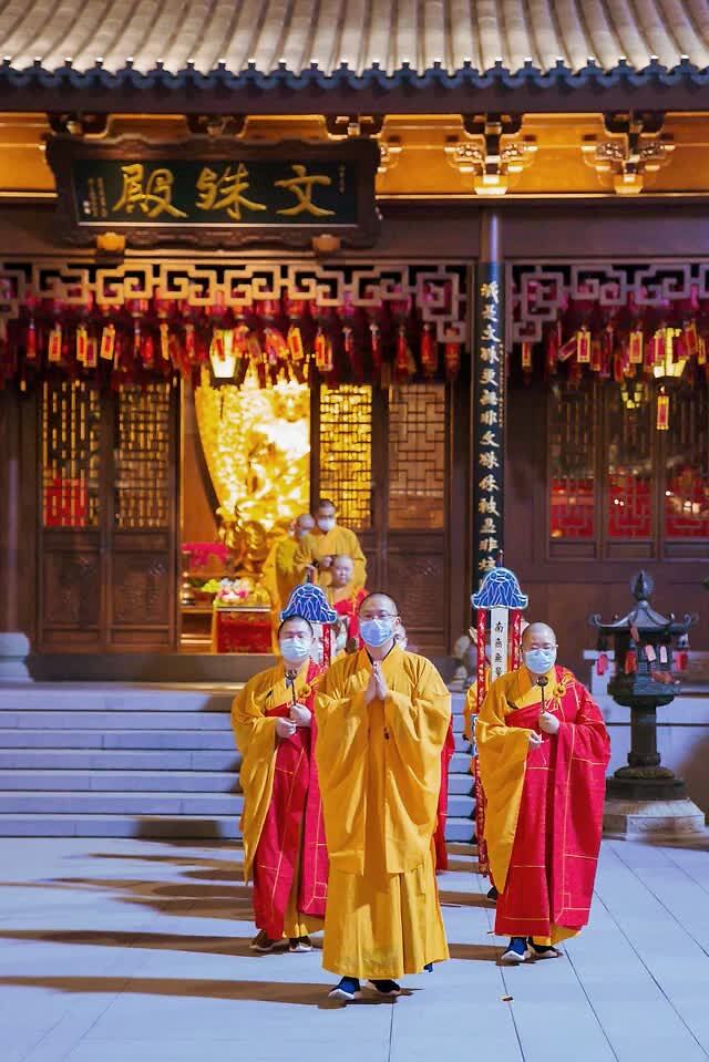 一灯燃百千灯 | 灯灯相映,佛日增辉__凤凰网