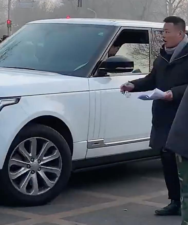 春晚第三次联排,王俊凯开豪车亮相,《父母爱情》剧组重聚