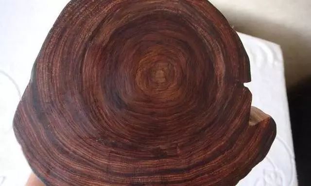 "高仿"海南黄花梨层出不穷,扒一扒8种海南黄花梨"冒牌货"