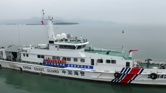 汕尾开展海上祭扫活动