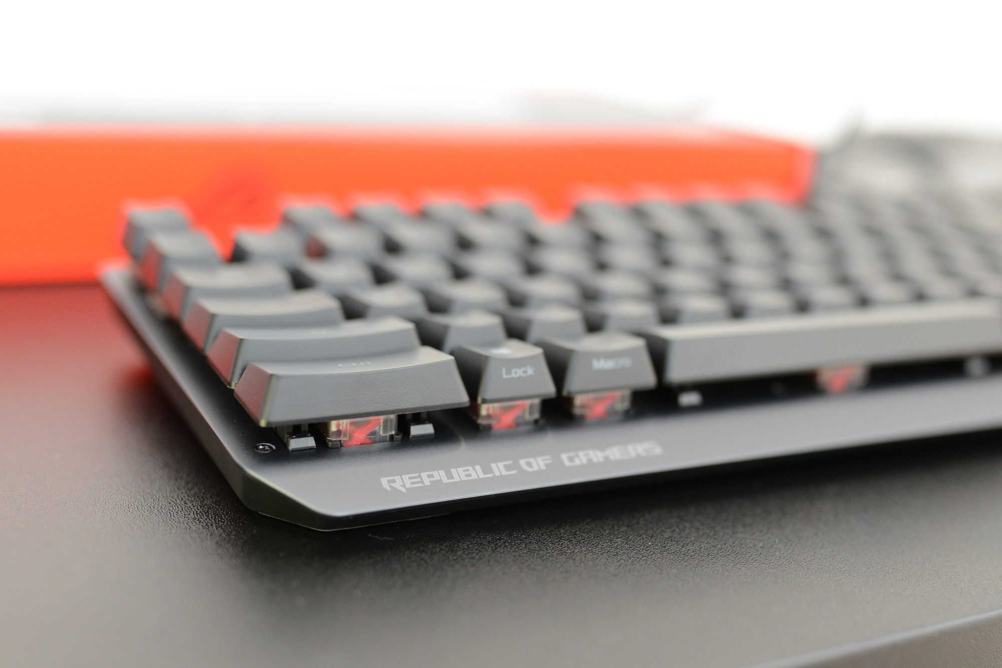 信仰在发光:自制"光轴",华硕rog游侠rx光学红轴机械键盘