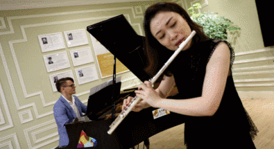 带来震撼的开场表演 还有"跨国组合"闪亮登场 长笛演奏家刘宗琴老师