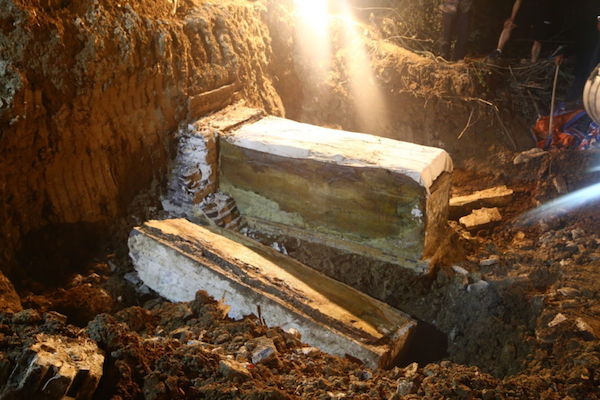 八百年前的南宋衣橱赵伯澐墓出土服饰的应急保护上