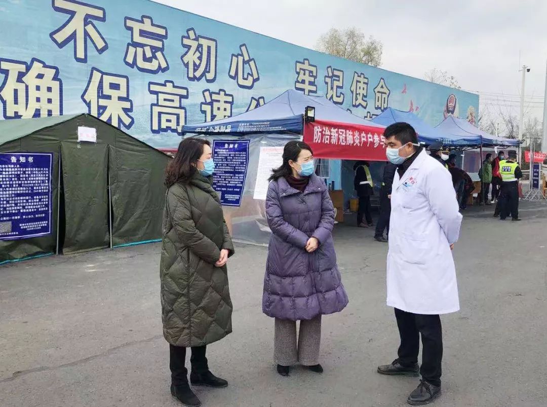 彭州市副市长徐苒鑫一行到卡点督查新型冠状病毒感染的肺炎疫情防控