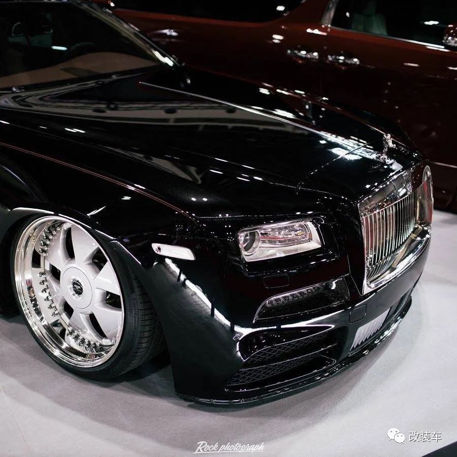 日本左舵版大劳魅影vip风格改装,低趴大饼轮毂尽显贵族风范