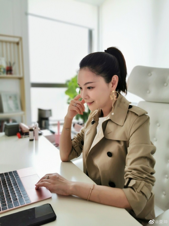 耐飞创始人栗坤 (1).jpg