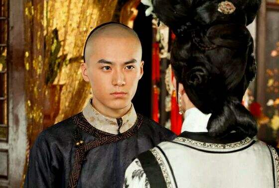 还记得《宫锁心玉》中的十四阿哥吗?他现在长这样