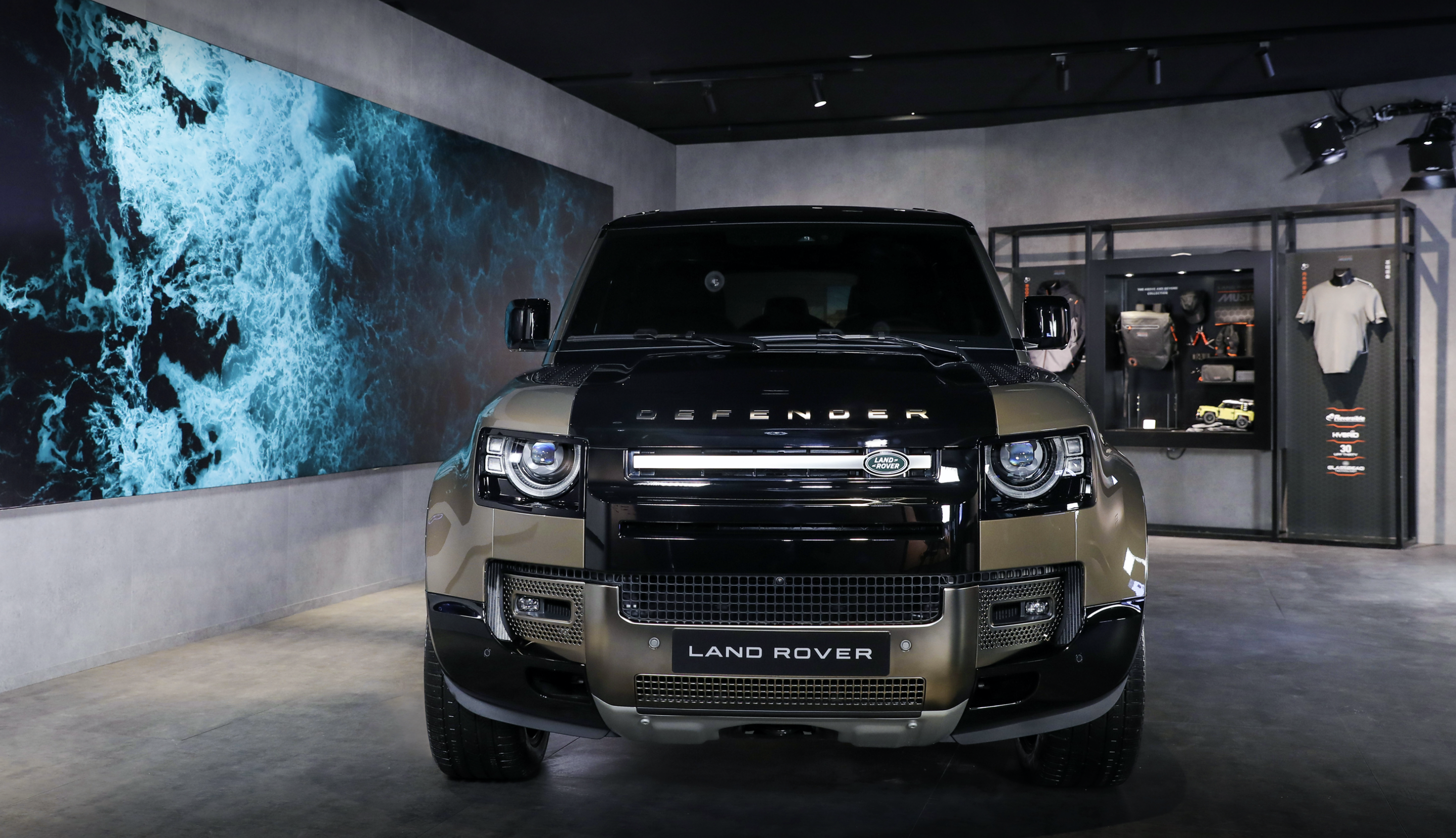 比奔驰g更硬汉全新路虎卫士预售79万起