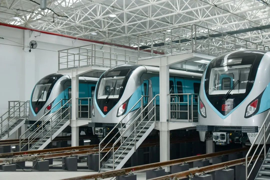 地铁2号线"蓝精灵",正线开"跑"