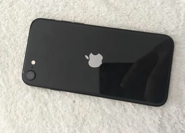 新版iphonese使用三天后的体验,不吹不黑,说一说优缺点!