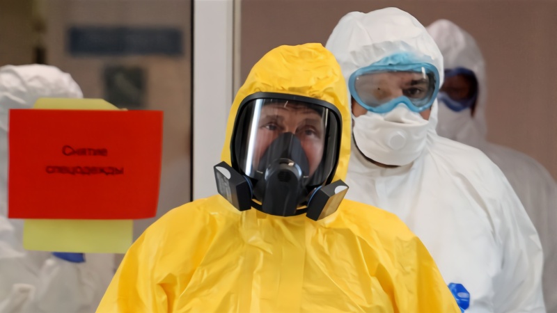普京身穿防护服，探视新冠肺炎收治医院和传染病区患者