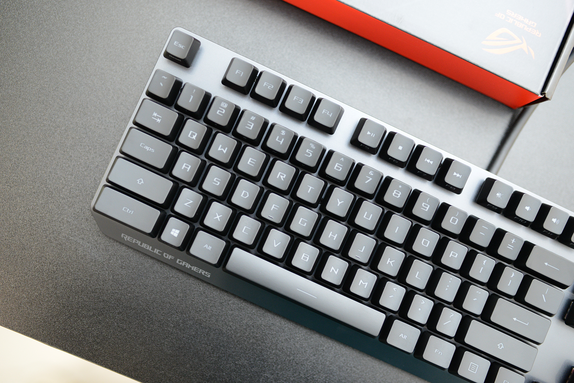 信仰在发光自制光轴华硕rog游侠rx光学红轴机械键盘