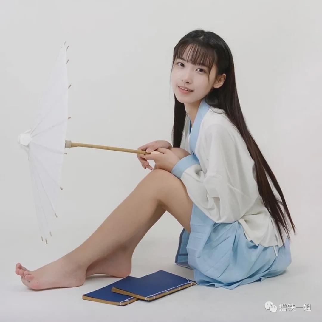 周冬雨男闺蜜要转正纸片人身材为什么这么多人追