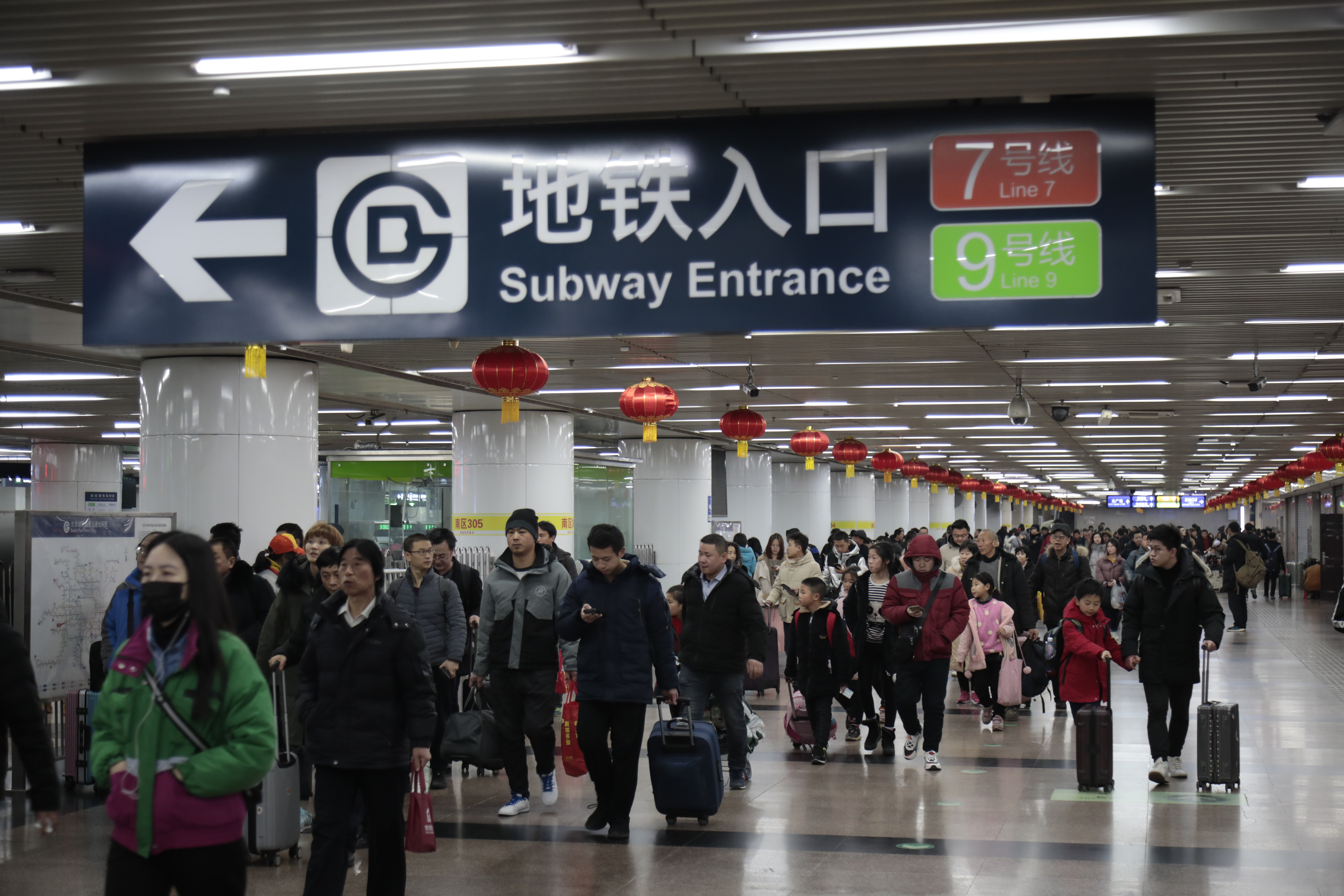 北京西站实现铁路,地铁安检互认 排队时间少一半
