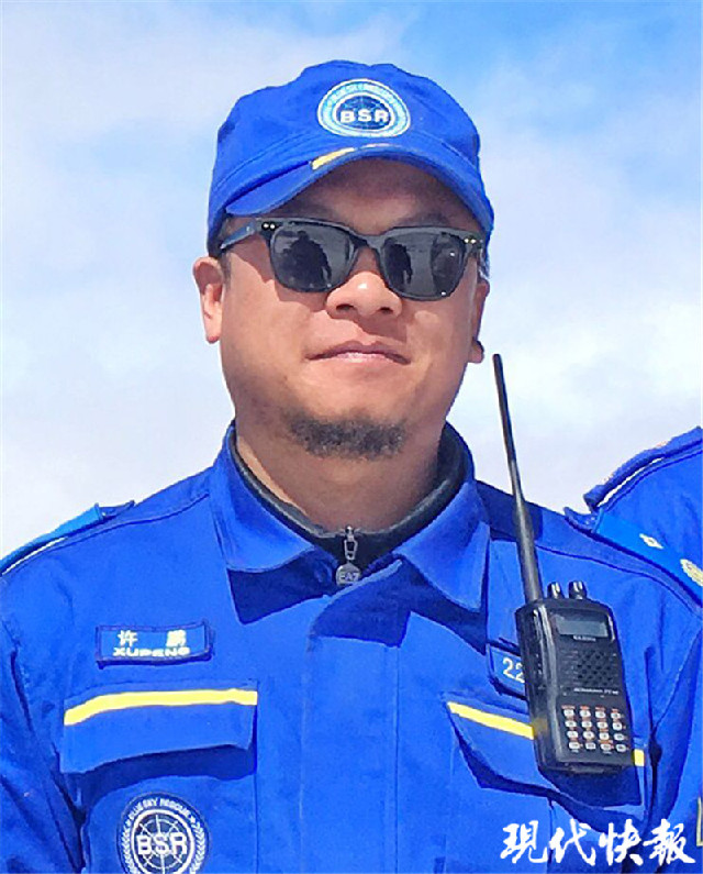 电话里,蒋淼的声音沙哑,他口中的好兄弟许鹏是蓝天救援队江苏机动队长