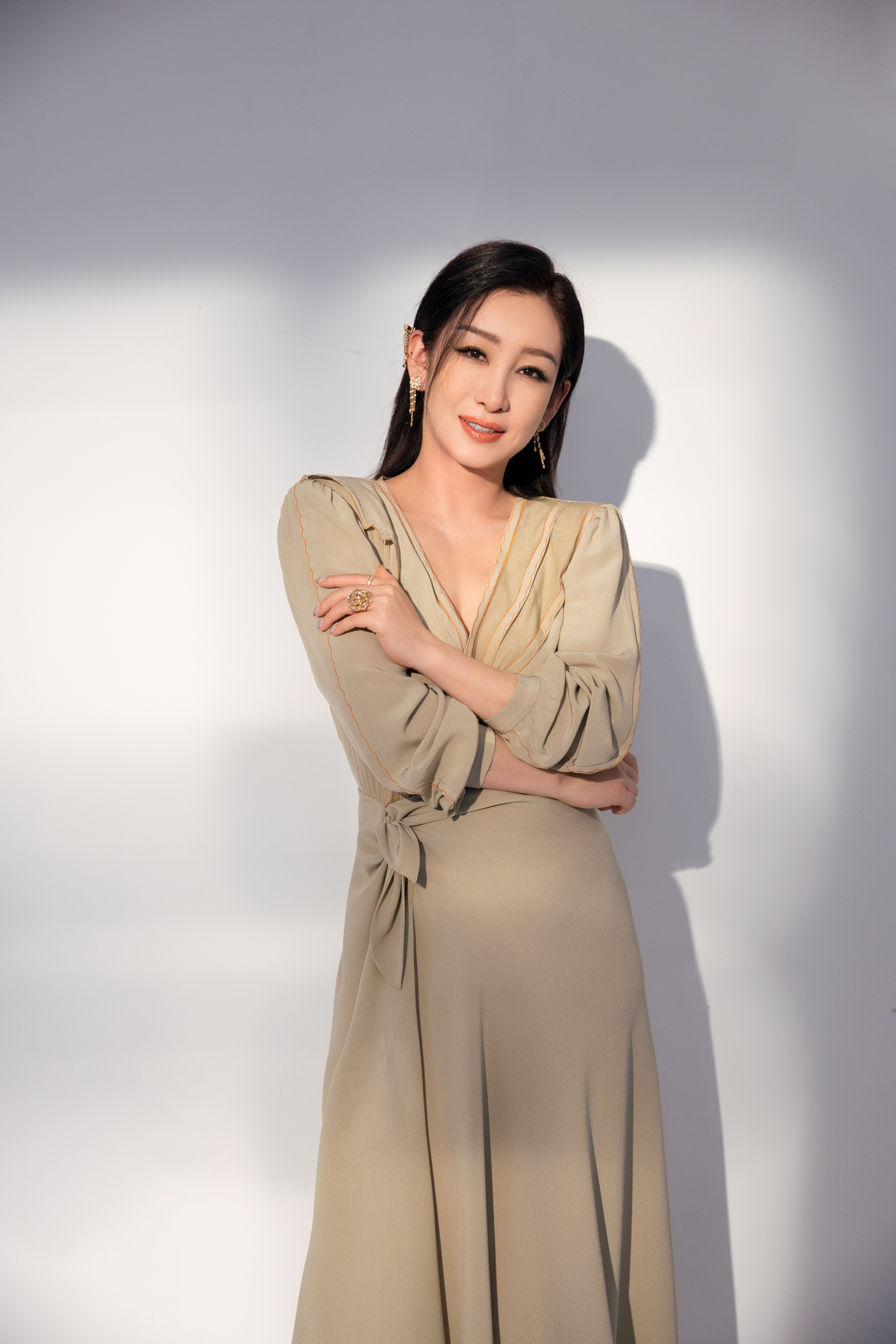 秦海璐夏日长裙 清新绿色温婉优雅__凤凰网