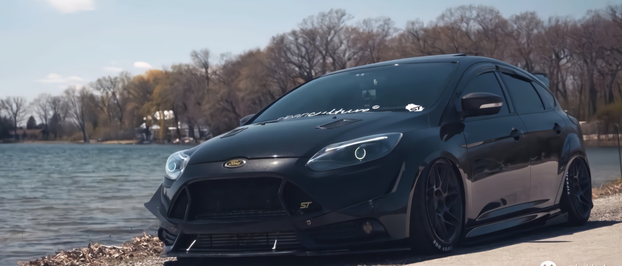 黑武士福特福克斯ST，约上三五好友一起度假